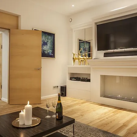 Swietojanska Old Town Deluxe Apartament *